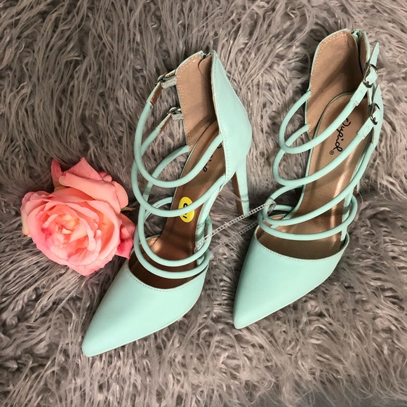 Qupid Shoes - NWOT mint color pair of heels size 9